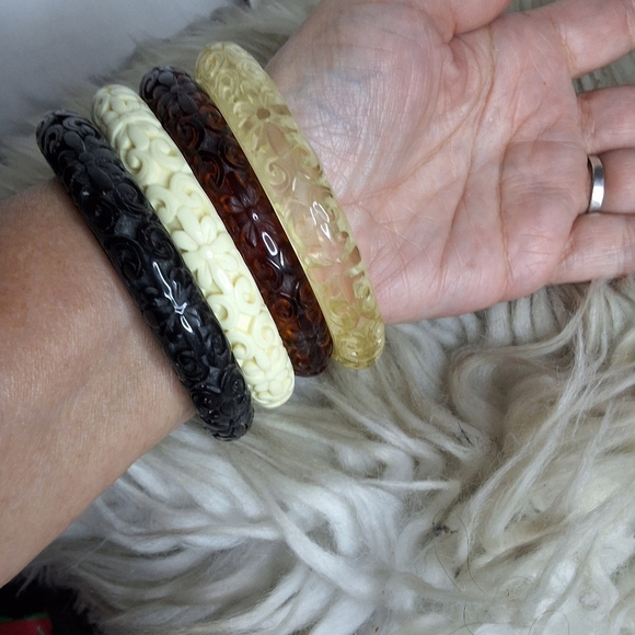 Vintage Kenneth Jay Lane Carved Resin Scroll Bange Set - Picture 3 of 6